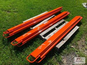 lot 157 image: 3X Mixed length pallet fork extensi...