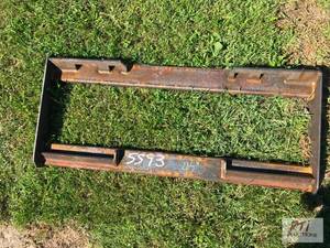 lot 159 image: Skid loader mounting bracket. MDI ...