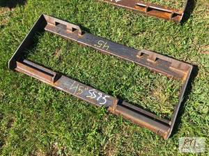 lot 161 image: Skid loader mounting bracket. MDI ...