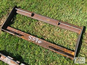 lot 162 image: Skid loader mounting bracket. MDI ...
