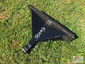 lot 165 image: Trailer hitch receiver for mini ski...