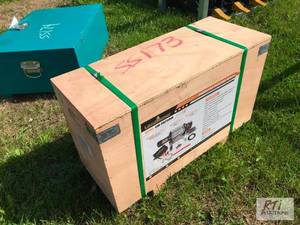 lot 189 image: LandHonor 25,000lb electric winch. ...