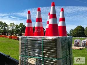 lot 248 image: 250X 28in traffic cones with reflec...