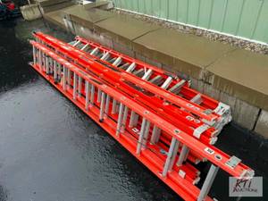 lot 3 image: Lot of extension ladders and step l...