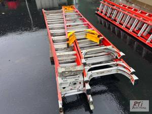 lot 4 image: Lot of extension ladders and step l...