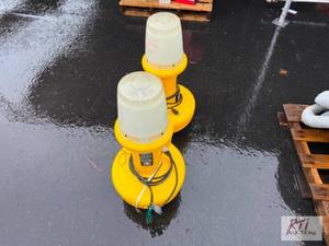 lot 10 image: 2 Job lights. #10...
