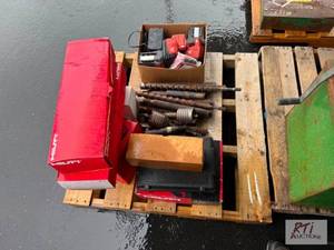 lot 11 image: Pallet of miscellaneous drill bits,...