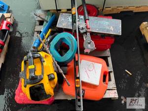 lot 19 image: Pallet of miscellaneous tools, incl...
