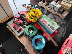 lot 20 image: Pallet of miscellaneous hand tools,...