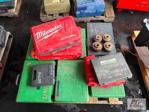 lot 22 image: Pallet of miscellaneous electrical ...