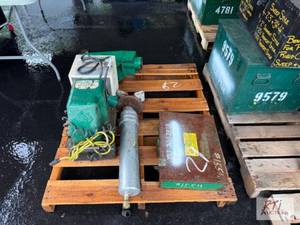 lot 29 image: Pallet with a GREENLEE&nbsphydraul...