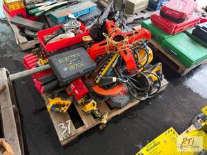 lot 37 image: Pallet of miscellaneous hand tools,...
