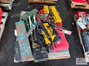 lot 38 image: Pallet of Hand tools, Cable cutters...