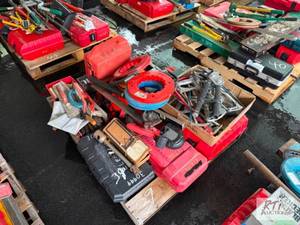 lot 39 image: Pallet of Hand tools, Cable cutters...