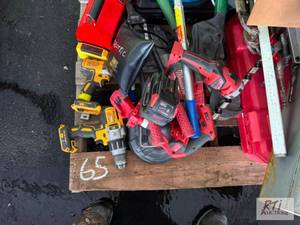 lot 65 image: Pallet of miscellaneous hand and po...