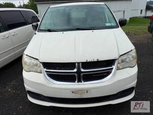 lot 18 image: 2013 Dodge Grand Caravan Van. VIN2...