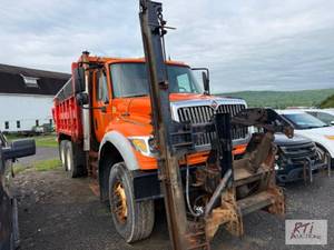 lot 25 image: 2006 International 7600 Dump Truck,...