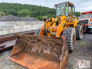 lot 33 image: John Deere 644E Loader.&nbspJohn D...