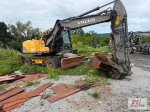 lot 35 image: 2007 VOLVO EW-160C Wheeled Excavato...