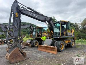lot 36 image: 2007 VOLVO EW-160C Wheeled Excavato...