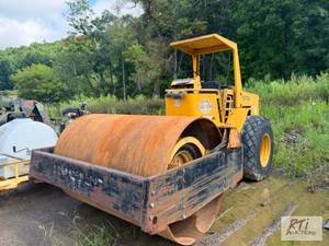lot 40 image: HYSTER C850A Soil Compactor Vibrato...