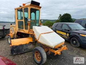 lot 43 image: WALDON Street Sweeper. Sweep Master...