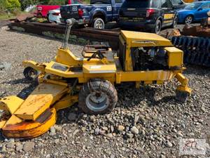 lot 44 image: HUSTLER Mower. 73IN Not running. 13...