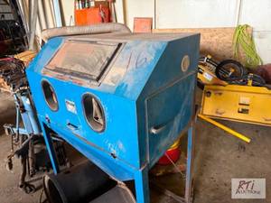 lot 49 image: Sandblaster cabinet.&nbspThe item ...