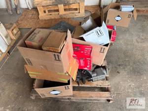 lot 76 image: Pallet of miscellaneous parts and t...