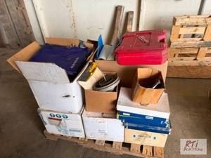 lot 77 image: Pallet of miscellaneous Volvo parts...