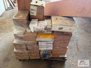 lot 78 image: Pallet of miscellaneous truck parts...