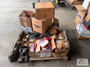lot 84 image: Pallet of miscellaneous truck parts...