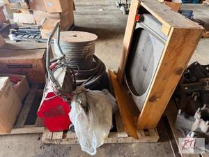 lot 89 image: Pallet with battery charger, radiat...