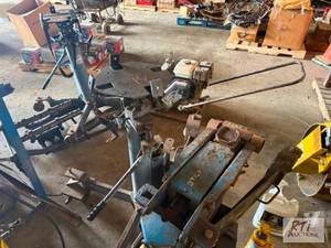 lot 92 image: High lift transmission, jack and 3 ...