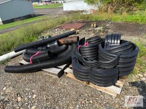 lot 93 image: Lot with 24FT 6IN pipe, and two pal...