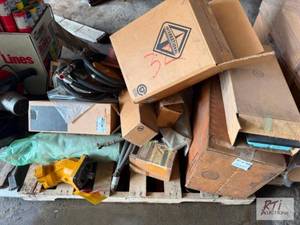 lot 106 image: Pallets of miscellaneous truck part...