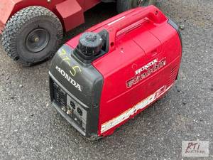 lot 800 image: Honda EU2000I portable generator...