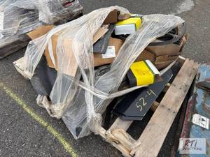 lot 807 image: Pallet of John Deere equipment part...
