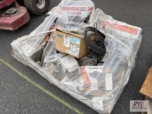 lot 808 image: Pallet of Bobcat parts...