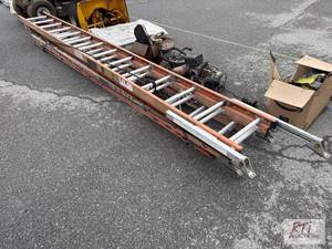 lot 812 image: (2) Fiberglass extension ladders...