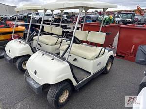 lot 823 image: Yamaha gas golf cart, Municipal - T...