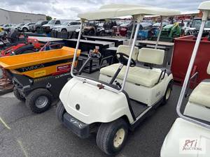 lot 824 image: Yamaha gas golf cart, Municipal - T...