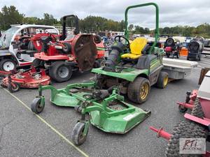 lot 854 image: John Deere 1550 TerrainCut commerci...