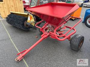 lot 861 image: Lely tow-behind spin spreader - Mon...