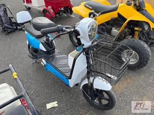 lot 865 image: Electric moped with charger. Charge...