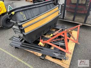 lot 892 image: Pallet with stake body sides, autom...