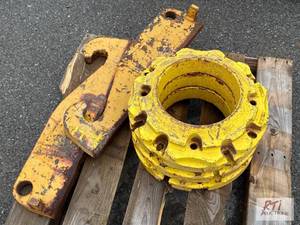 lot 900 image: Brackets for wheel loader coupler a...