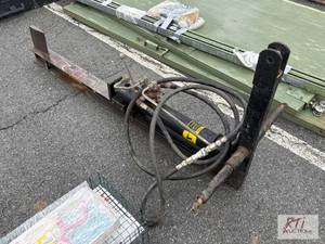 lot 914 image: Hydraulic log splitter...