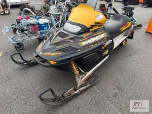 lot 923 image: 2001 Ski Doo MXZ 700 snowmobile, 34...