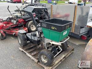 lot 931 image: Lesco stand on power lawn spreader ...